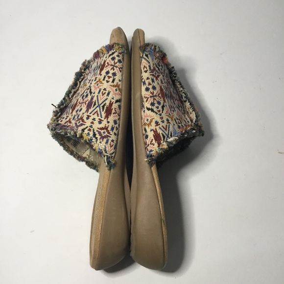 Minnetonka Women’s Needlepoint Frayed Fabric Sandals Size 10W - Picture 4 of 8